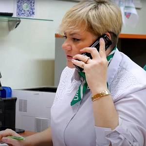 Оператор сервисной службы на входящие звонки